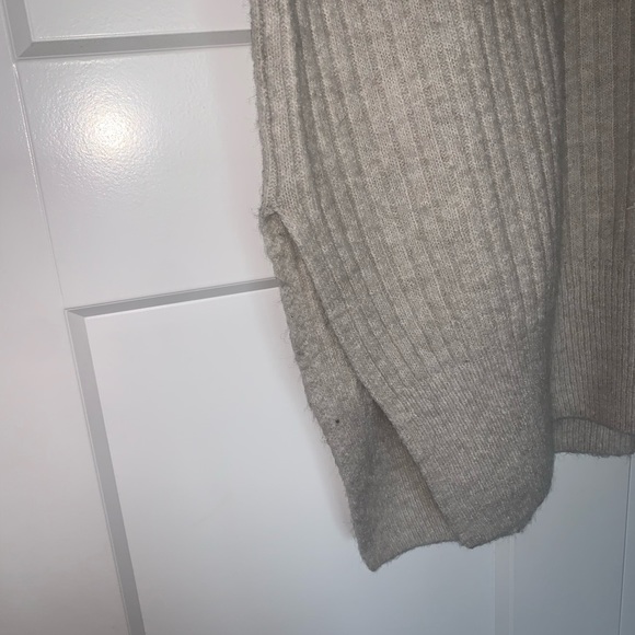 H&M Grey Oversized Sweater - Picture 4 of 4